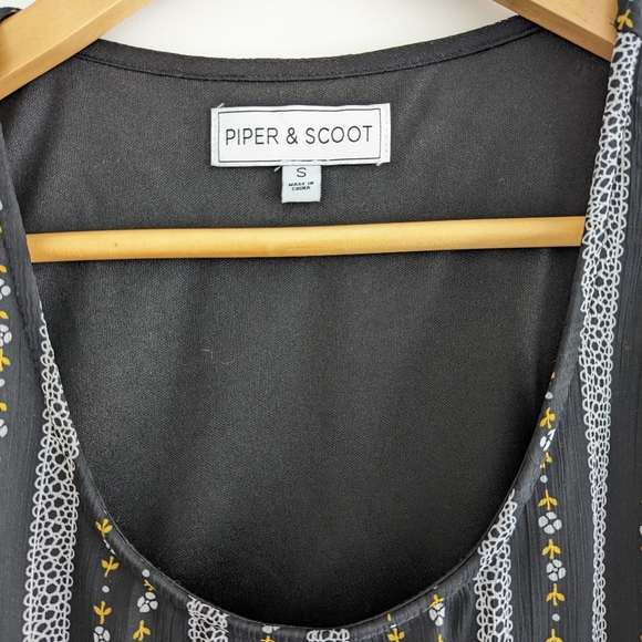 Knee Length Piper and Scoot Dress Size Small - Picture 2 of 4